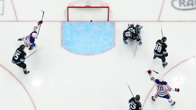 Edmonton Oilers v Utah Mammoth