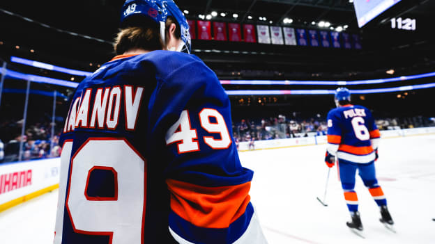 20251209_NYI_VGK_WARMUP-13