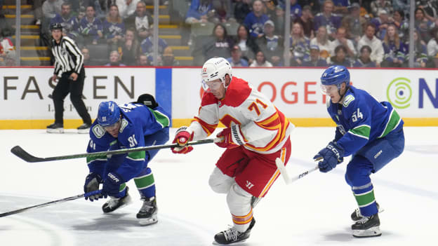 Canucks_Flames_058