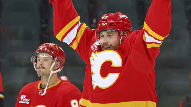 20251107_CGY_vs_CHI_FLA0048_GT