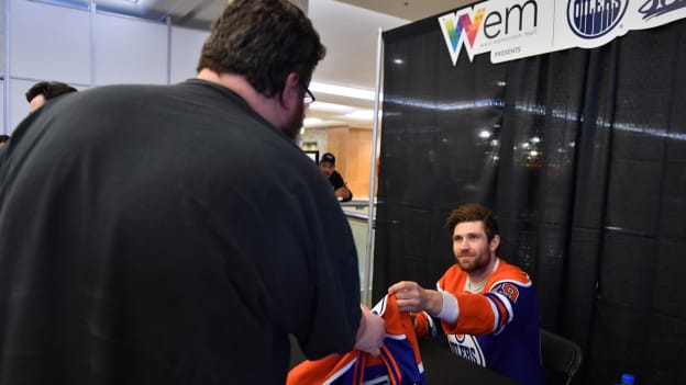 West Edmonton Mall Autograph Session