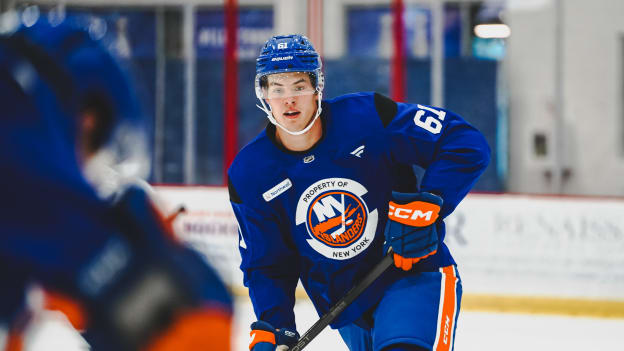 20250919_NYI_TRAININGCAMP_JOHNSTON-06