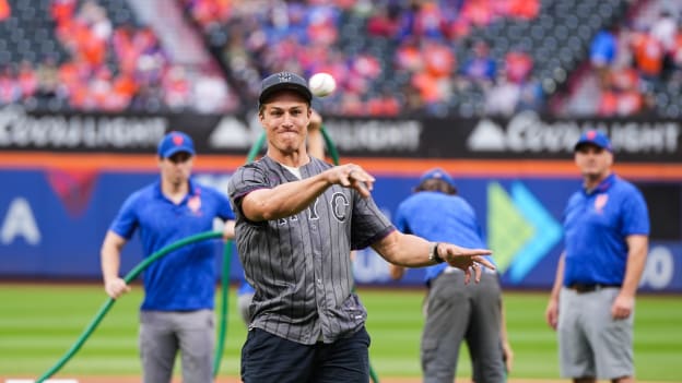 PHOTOS: Anders Lee Throws First Pitch at Mets Game