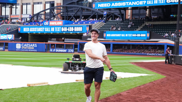 PHOTOS: Anders Lee Throws First Pitch at Mets Game