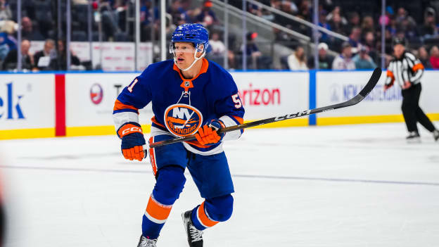 20250929_NYI_NYR_FIRSTPERIOD_ACTION-17