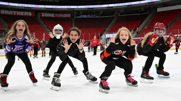 251003IIHFGirlsHockey0100_kdg