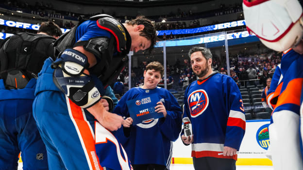 20250415_NYI_WSH_FINAL_JERSEYOFFBACKS-19