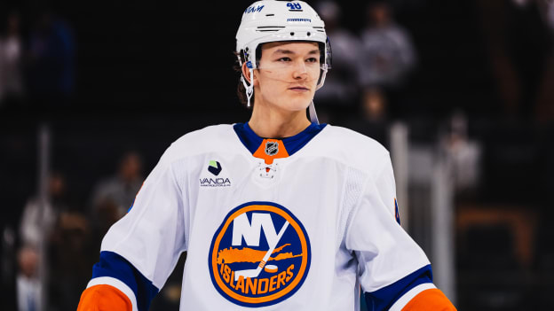 20260129_NYI_NYR_WARMUPS-32