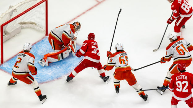 2025_11_13_ANA_ZS_In-Game-025