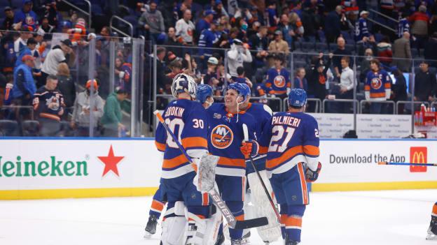 Socios.com Postgame Photos: Islanders 7, Maple Leafs 2