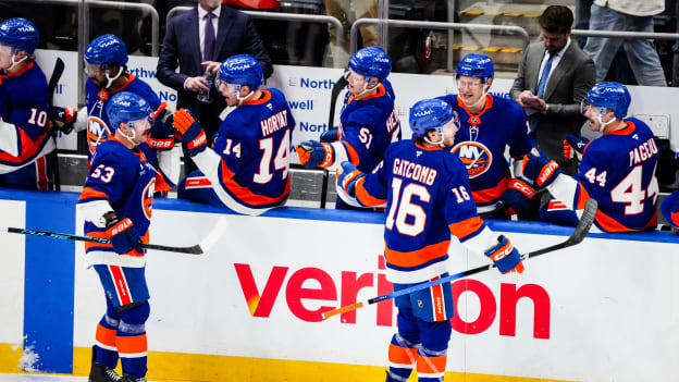 20251209_NYI_VGK_GATCOMB-3