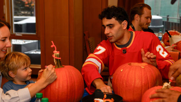 20231023_PUMPKIN_CARVING_FLA0031_JP