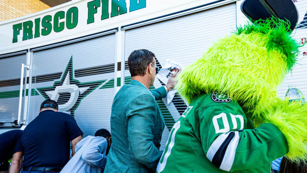 Frisco Fire Department unveils Stars-themed fire truck