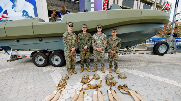 251116TBLvVAN_MilitaryAppreciation037cbl