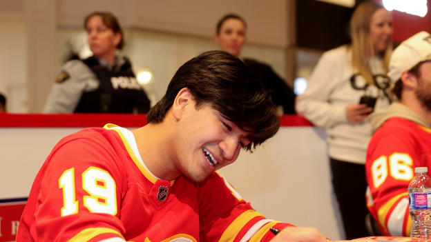 20260223_Flames Autograph Session_ 0022 DM
