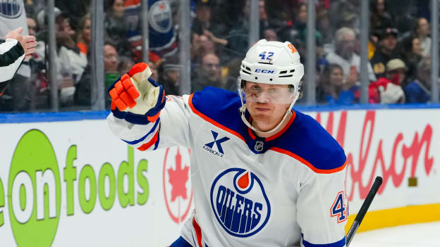 Edmonton Oilers v Vancouver Canucks