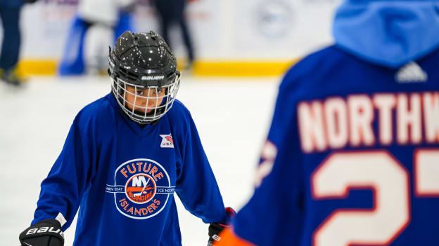 PHOTOS: Islanders Learn to Play