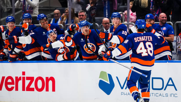 20251010_WSH_NYI_SCHAEFER_FIRSTNHLGOAL-18