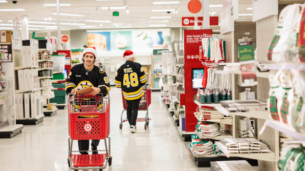 20251110_NG_Bruins_HolidayShopping_093