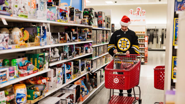20251110_NG_Bruins_HolidayShopping_015