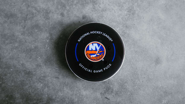 20250723_NYIAUTHENTICS_PUCKS1