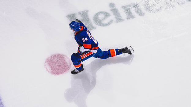 20251104_NYI_BOS_WARMUPS-18