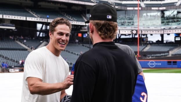 PHOTOS: Anders Lee Throws First Pitch at Mets Game