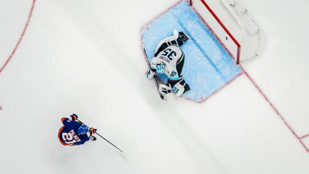 20251123_NYI_SEA_OVERHEAD_SHOOTOUT-2