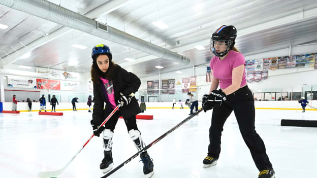 Ohio.GirlsHockeySkate