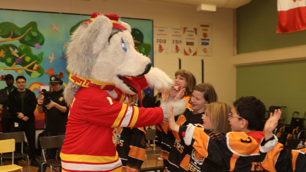 20251121_Floor Hockey_040_ DM