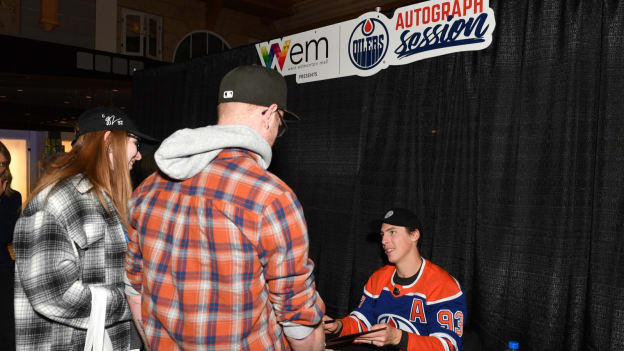 West Edmonton Mall Autograph Session