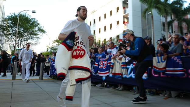Photos: Winter Classic Arrivals