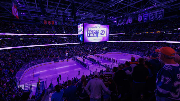 251123TBLvsPHI_HockeyFightsCancer192cbl