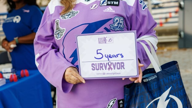 251123TBLvsPHI_HockeyFightsCancer041cbl