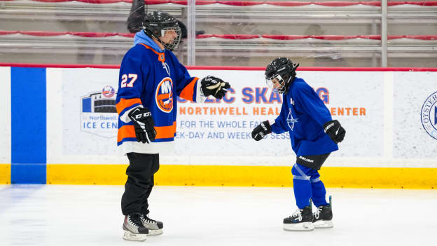 PHOTOS: Islanders Learn to Play