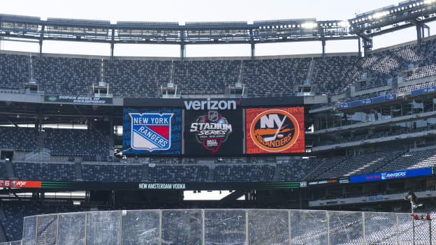 PHOTOS: Islanders Stadium Series