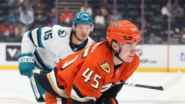 20250929_Sharks_Ducks_Robinson_0528