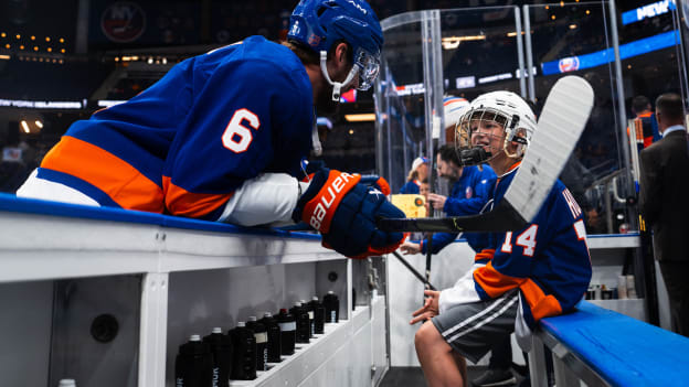 20250929_PREGAME_NYI_NYR_WARMUPS-18