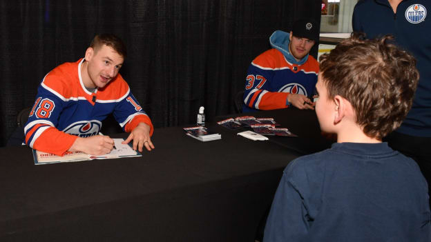 West Edmonton Mall Autograph Session