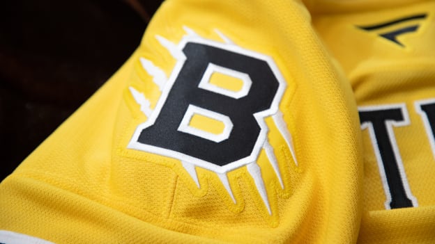 2025_12_03_NHL_StadiumSeries_Bruins_Product_844