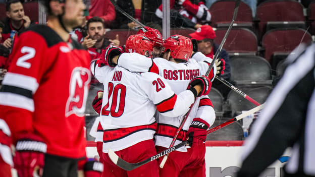 19_250427_CARvsNJD_RD1_GM4_JL201494