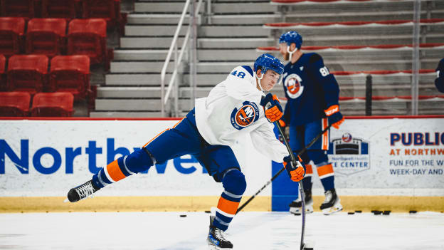 20250921_NYI_MorningSkate-07