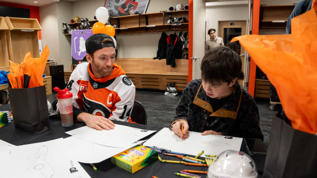 Sean Couturier designing his custom  HFC SkateSkins with Emile