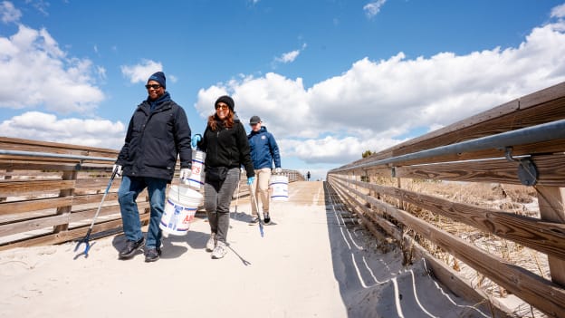 20260407_BeachCleanUp-9