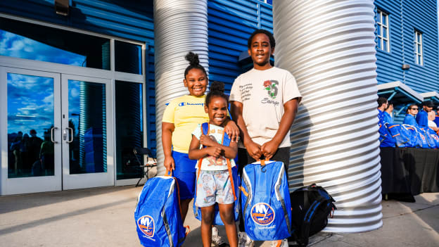 20250827_BackpackDistribution-18