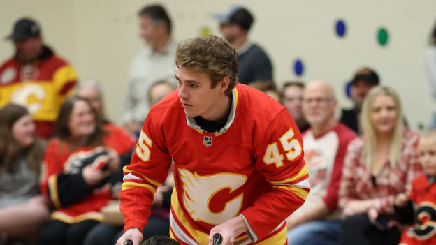 20251121_Floor Hockey_007_ DM