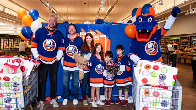 Islanders Surprise a Special Hockey Mom with Stop & Shop Shopping Spree