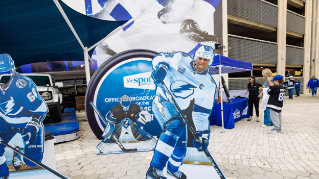 260326-Plaza-PRIDE-TBL-021