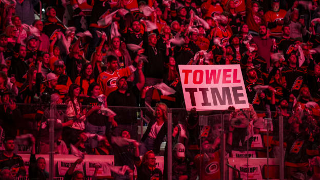 250420_CARvsNJD_RD1_GM1_JL105138