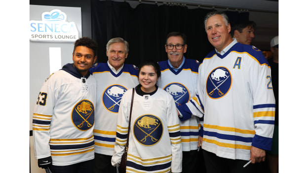 20191212-alumni-photo-fans-gallery